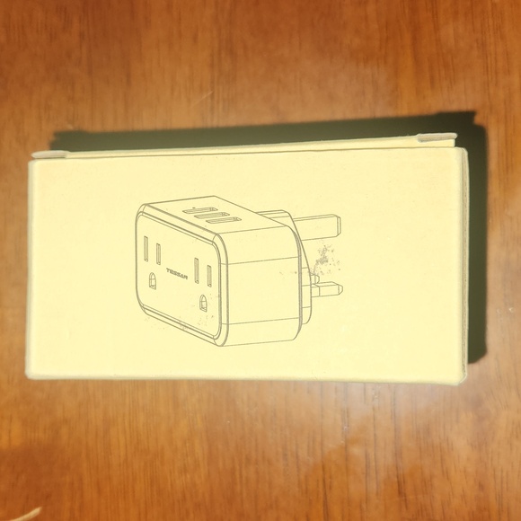 TESSAN US to UK Plug Adapter, Type G Power Adapter with 2 Outlet 3 USB Charger - Picture 3 of 9